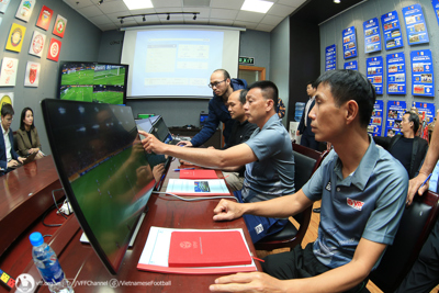 V-League bất ngờ tập huấn VAR cho trọng tài, dự kiến áp dụng mùa giải 2023-2024