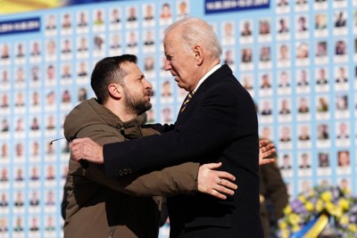 Đến Kiev bất ngờ, ông Biden hứa thêm viện trợ cho Ukraine