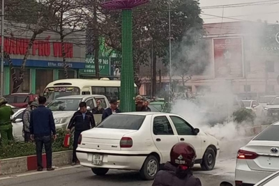 Nghệ An: Xe ô tô đang lưu thông bỗng nhiên bốc cháy