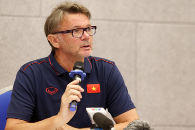 HLV Philippe Troussier lựa chọn 2 trợ lý ngoại khi làm việc ở tuyển Việt Nam