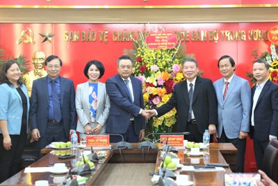 Chủ tịch UBND TP Hà Nội thăm, chúc mừng Ban Bảo vệ, CSSK cán bộ T.Ư