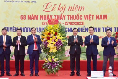 Bí thư Thành ủy Hà Nội thăm, chúc mừng Bệnh viện Phụ sản Trung ương