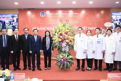 Lãnh đạo thành phố Hà Nội thăm, chúc mừng Bệnh viện Đa khoa Xanh Pôn