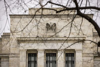 Bất an vì quan điểm “diều hâu” của Fed, chứng khoán Mỹ tiếp tục lao dốc