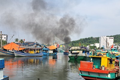 Phú Quốc: Cháy tàu đánh cá trên sông Dương Đông