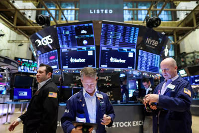 Dow Jones vọt gần 400 điểm, chứng khoán Mỹ dứt chuỗi 4 tuần giảm liên tiếp