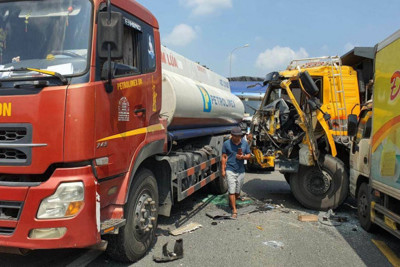 Tai nạn giao thông ngày 6/3/2023: Tai nạn liên hoàn giữa 5 xe tải trên QL1A