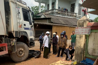 Tai nạn giao thông ngày 12/3/2023: Cô gái đi xe máy chết dưới bánh xe tải