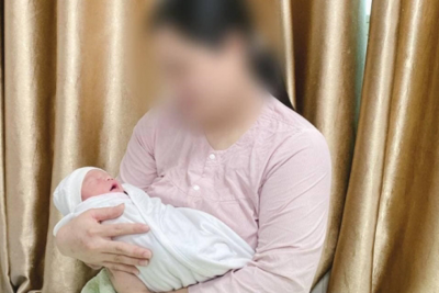 Sản phụ đẻ rơi tại nhà khi mang thai tuần thứ 39