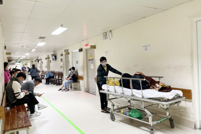 Sau 2 tuần gián đoạn, Bệnh viện Việt Đức mổ phiên trở lại