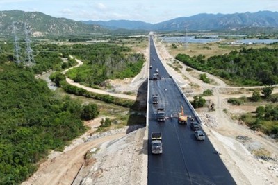 Ngày 30/4/2023, đưa dự án cao tốc Vĩnh Hảo - Phan Thiết vào khai thác