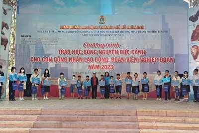 Liên đoàn Lao động TP Hồ Chí Minh trao 440 suất học bổng Nguyễn Đức Cảnh