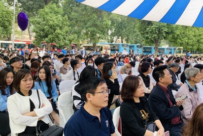Gần 20.000 học sinh, phụ huynh  tham gia ngày hội tư vấn tuyển sinh 2023 