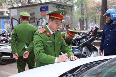Hà Nội: Xử phạt hơn 20.000 vi phạm trật tự giao thông, đô thị