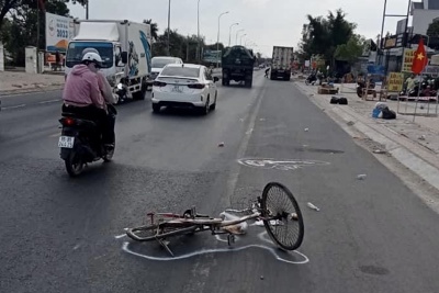 Tai nạn giao thông ngày 24/3/2023: Va chạm xe đầu kéo, người đi xe đạp chết