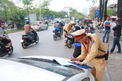 Hà Nội: Tước 108 giấy phép lái xe trong ngày 25/3