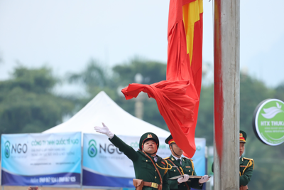 Thiêng liêng Lễ thượng cờ Tổ quốc tại Giải Marathon và cự ly dài năm 2023