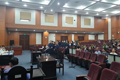 Vắng mặt nhiều luật sư nên phiên tòa phúc thẩm xử Nguyễn Thái Luyện phải hoãn