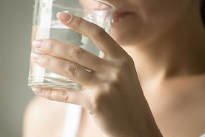 Điều gì sẽ xảy ra với cơ thể nếu không uống nước 1 ngày?