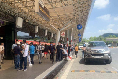 Đề xuất thu phí không dừng, miễn phí xe buýt ở sân bay Tân Sơn Nhất