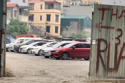Bất an những bãi xe không phép tại phường Trung Văn