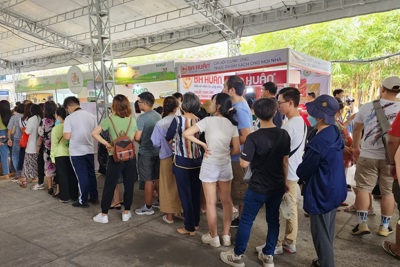 Lễ hội bánh mì ở TP Hồ Chí Minh: Du khách xếp hàng dài chờ mua