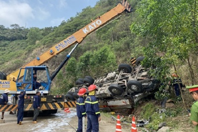 Danh tính nạn nhân vụ xe tải chở dưa lật vào vách núi ở Phú Yên