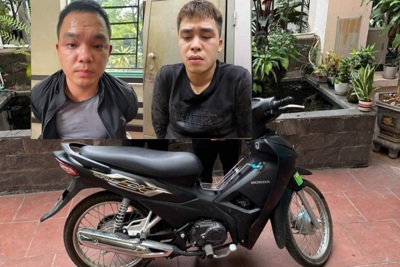 Hà Nội: Đi xe máy không biển kiểm soát, 2 đối tượng lộ diện trộm cắp