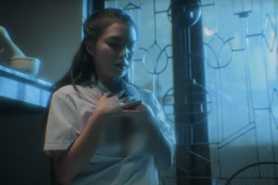 Hồ Quang Hiếu nói về cảnh nữ diễn viên lộ phần nhạy cảm trong MV mới