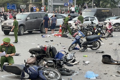 Clip: Ô tô đâm liên hoàn khiến 17 người bị thương tại Võ Chí Công