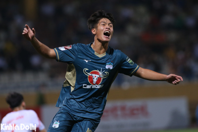 Sao U20 Việt Nam ăn mừng cảm xúc sau khi ghi bàn cho HAGL tại V-League