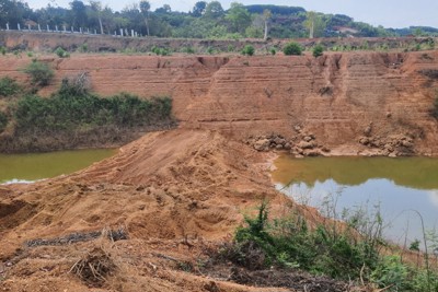 Bình Phước: Hồ Cầu 38 huyện Bù Đăng bị xâm hại nghiêm trọng