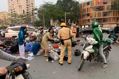 Vụ ô tô tông loạt xe máy tại Xuân La: Một nạn nhân vẫn nguy kịch