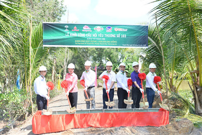 Nhựa Tiền Phong - Hành trình “Cầu nối yêu thương” tháng Tư