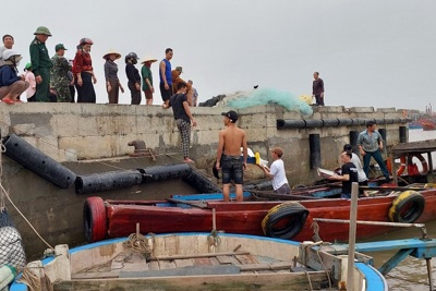 Quảng Bình: Kịp thời ứng cứu 6 ngư dân và tàu cá bị chìm