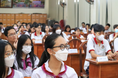 Giáo viên, học sinh ở TP Hồ Chí Minh phải đeo khẩu trang khi đến trường 