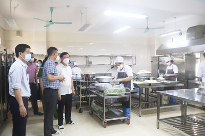Hà Nội kiểm tra an toàn thực phẩm bếp ăn trường học tại quận Hoàn Kiếm