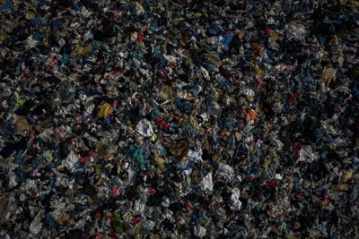 “Bãi rác thời trang” lớn nhất thế giới