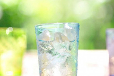 9 tác hại của việc uống nhiều nước lạnh ngày nắng nóng