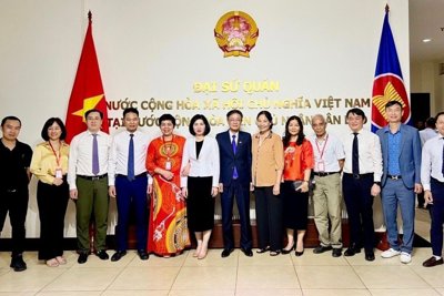 Đoàn đại biểu thành phố Hà Nội thăm và làm việc tại Cộng hòa DCND Lào