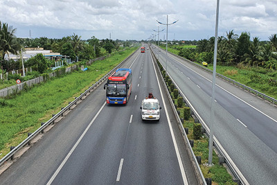 Rà soát cao tốc 4 làn xe để nâng tốc độ hạn chế lên 90 km/h