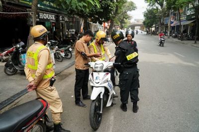 Xử lý 865 trường hợp vi phạm Luật Giao thông đường bộ tại Hà Nội