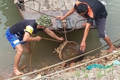 Di dời thành công quả bom nặng hơn 500kg trên sông Đuống