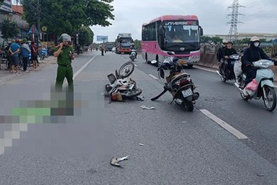 Tai nạn giao thông ngày 3/5/2023: 4 xe máy tông liên hoàn, 2 người tử vong