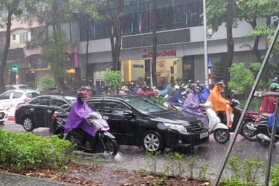 Cảnh báo mưa to, gió giật mạnh tại nội thành Hà Nội 