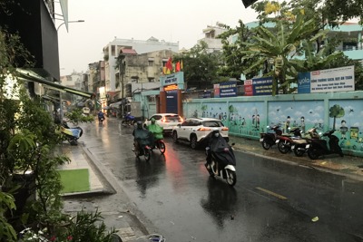 “Cơn mưa vàng” giải nhiệt cho TP Hồ Chí Minh và tỉnh Bình Phước