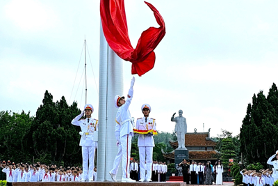 Quảng Ninh: Lễ Thượng cờ diễn ra thiêng liêng trên đảo Cô Tô