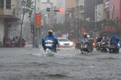 Cảnh báo mưa to, dông, lốc, sét, gió giật mạnh tại Hà Nội và nhiều nơi
