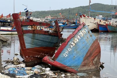 Những “chướng ngại vật” tiền tỷ trong khu neo đậu tàu cá