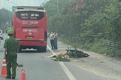 Tìm nhân chứng vụ tai nạn chết người trên Đại lộ Thăng Long